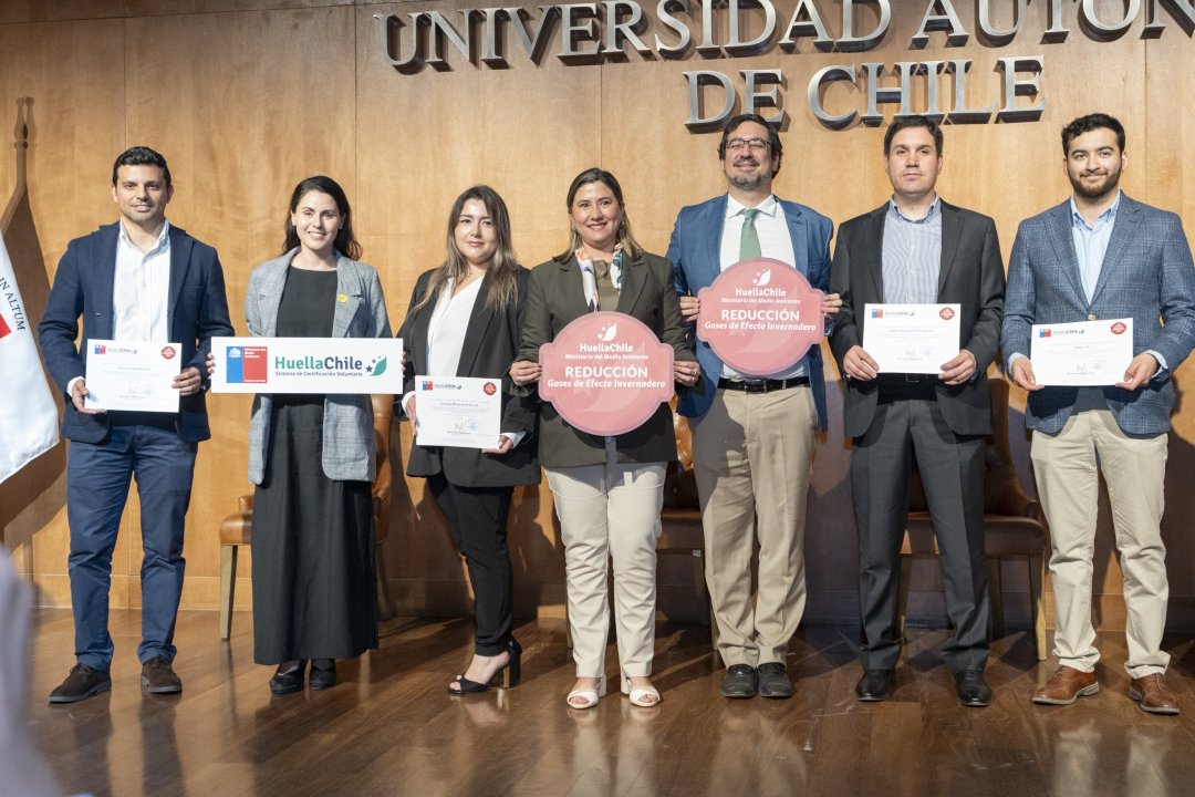 /cmp-recibe-nuevamente-sellos-huellachile-por-su-gestion-ambiental