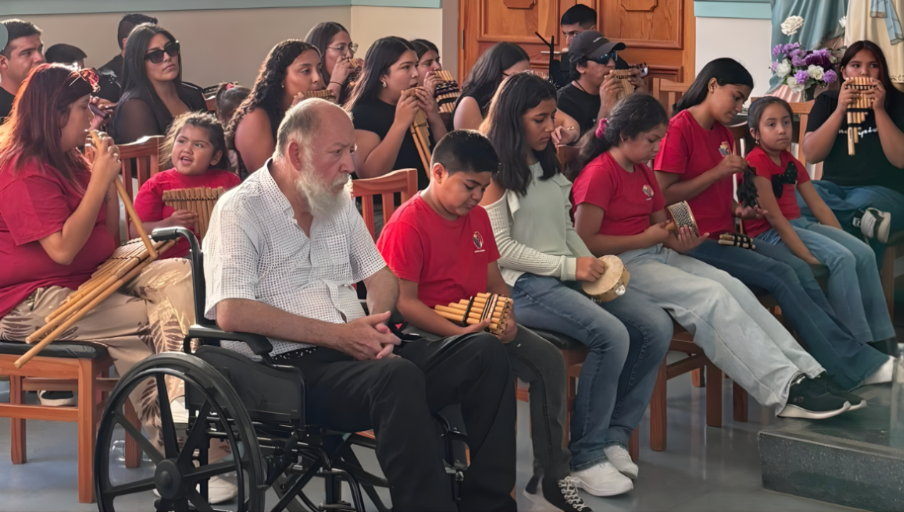/emotivo-homenaje-al-padre-david-barril-lopez-por-sus-30-anos-de-servicio-en