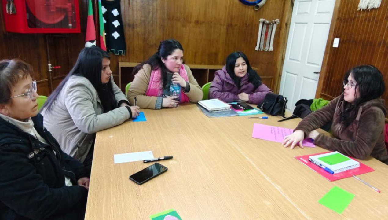 /representantes-de-artesanos-y-bazares-de-los-alamos-participaron-en-taller