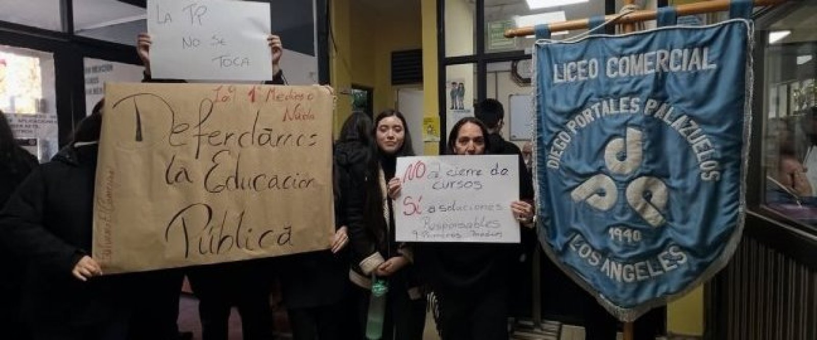 Tras protestas, alcalde garantiza futuro de Liceo Comercial