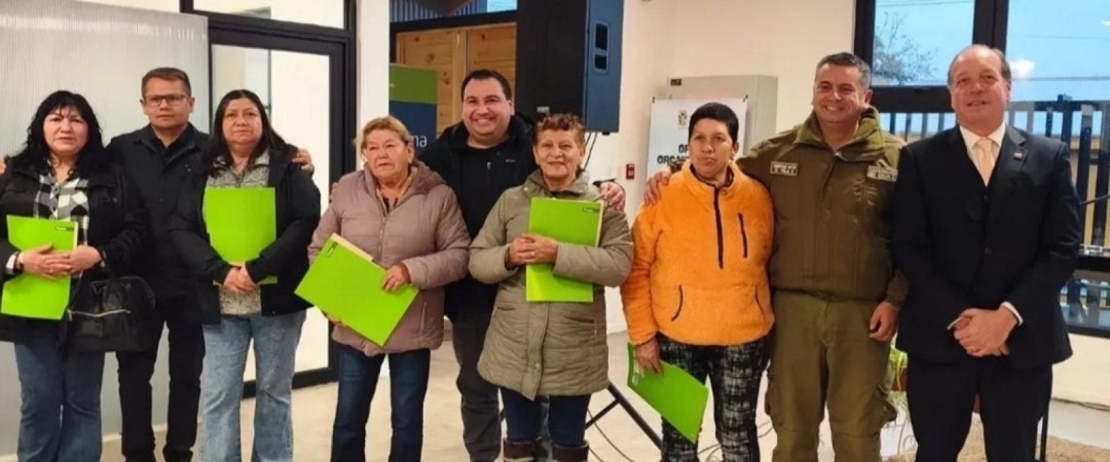 ¡Al fin!: Familias regularizan casas a 16 años del 27F