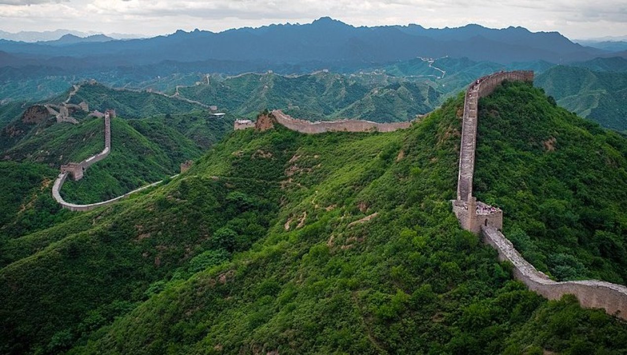 /internacional/asia/china/para-llegar-mas-rapido-dos-trabajadores-derribaron-seccion-de-la-gran