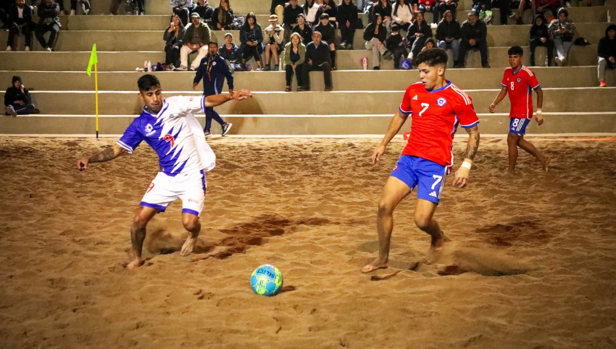 /con-la-seleccion-chilena-de-futbol-playa-se-inauguro-el-arenas-parque